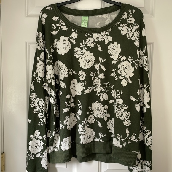 Lot of 2 Honeydew lounge tops size XXL olive green floral, black/white plaid - Picture 2 of 12